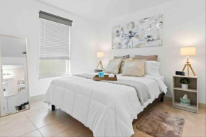 Modern 2 Bedroom Apt Near FLL and Beach - Free Parking